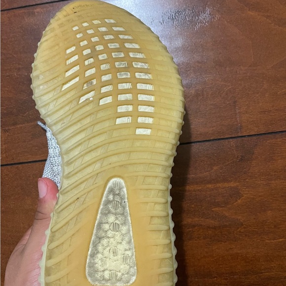 Adidas Yeezy 350 V2 - Picture 5 of 6